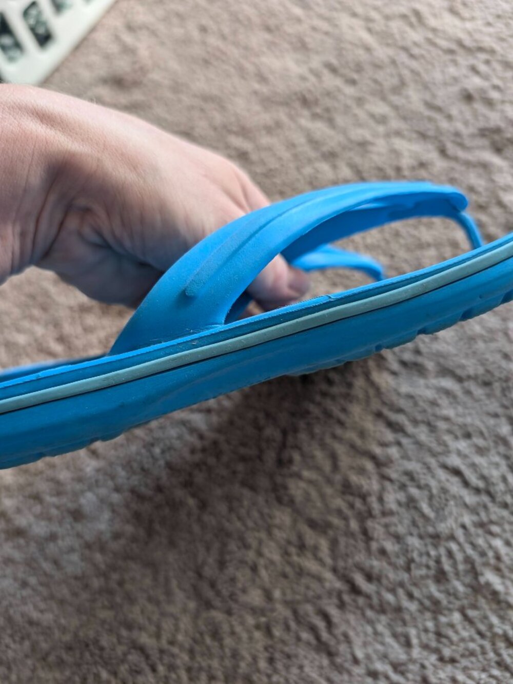 Sky blue croc flip flops (Women's 8) - Picture 4 of 6